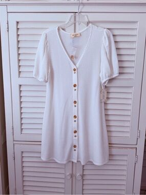 Sweet Wanderer White Ribbed V-Neck Dress Button down Wood Buttons XL. NWT